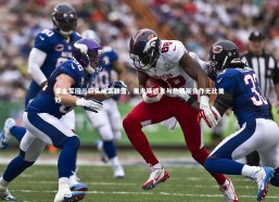 b体育：紫金军团三巨头威震联盟，里夫斯感言与詹姆斯合作无比美妙